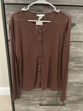 Women's H&M Brown Button-Front Long Sleeve Shirt — Lightweight Everyday Top